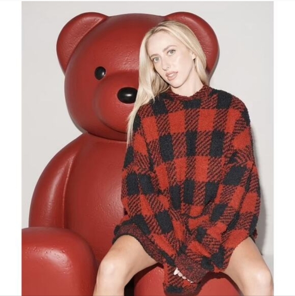 SKIMS Unisex Cozy Knit Buffalo Check Plaid Pullover Sweater Red Black S / M NWOT - Picture 2 of 9